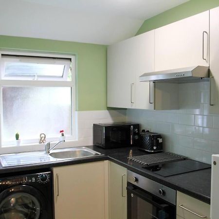 Studio-Sleeps 4-10 Min H Potter-17 Min London Watford  Exterior photo