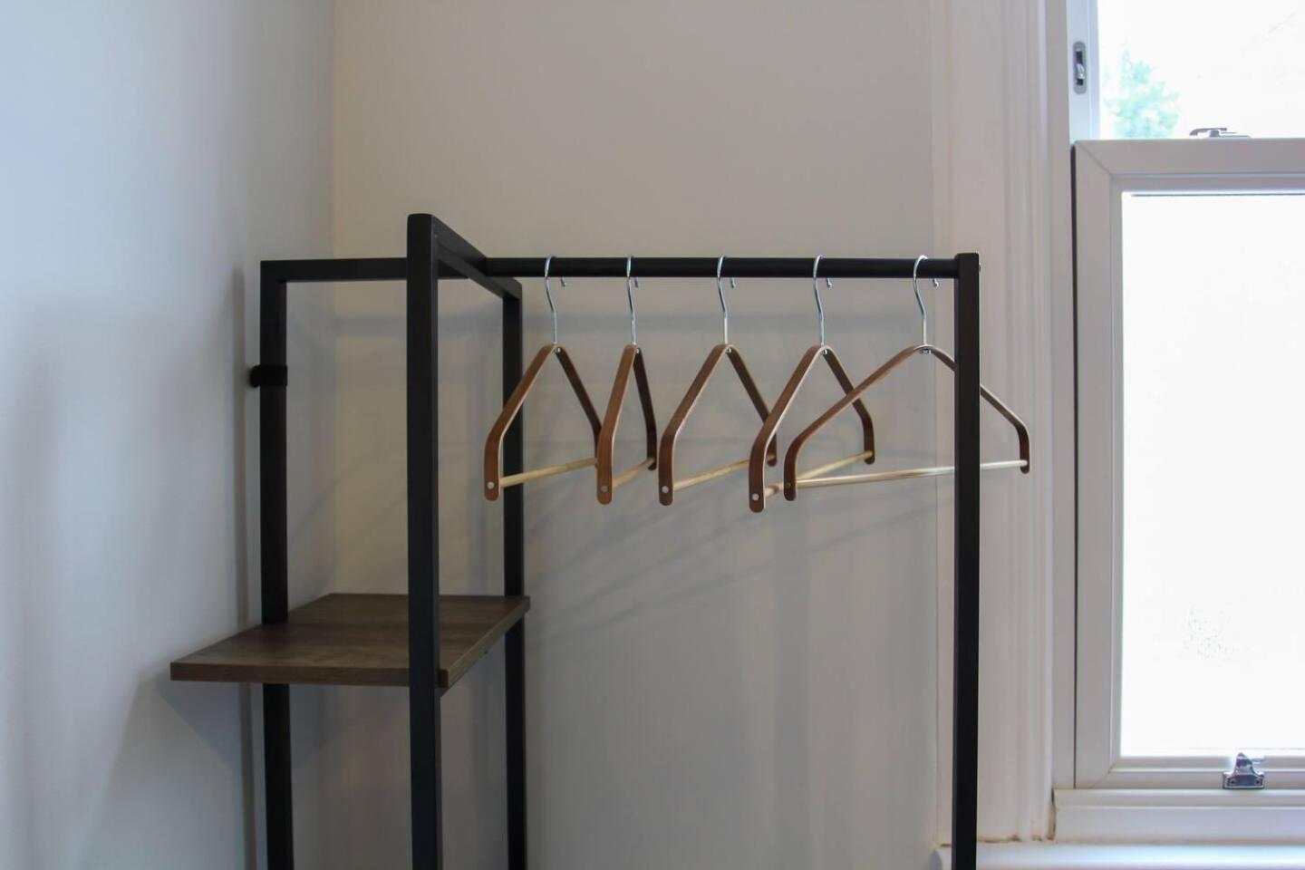 Studio-Sleeps 4-10 Min H Potter-17 Min London Watford  Exterior photo