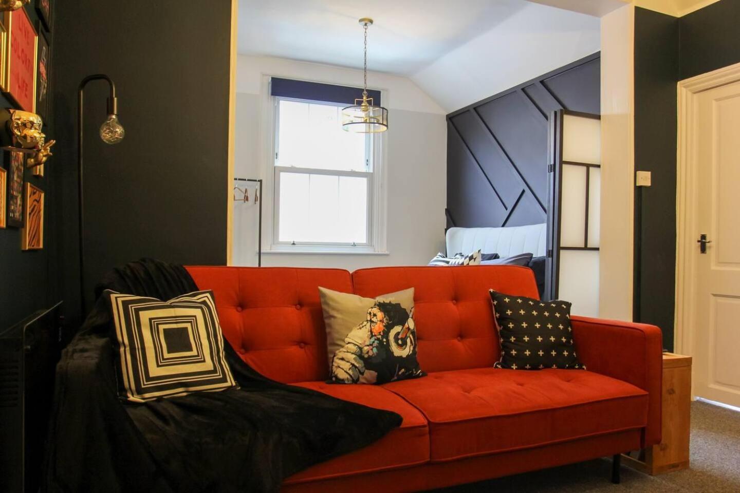 Studio-Sleeps 4-10 Min H Potter-17 Min London Watford  Exterior photo